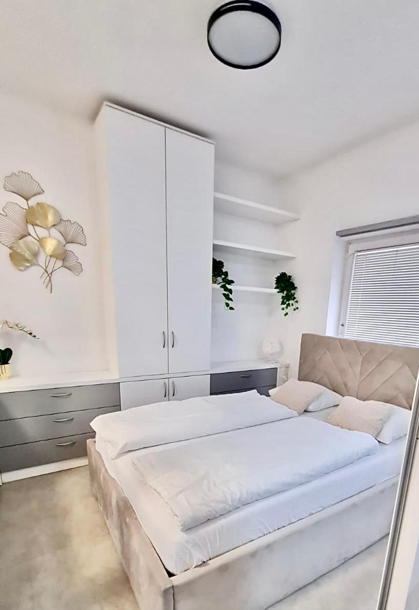 Ljubljana Central Lux Apartment With Free Parking ภายนอก รูปภาพ